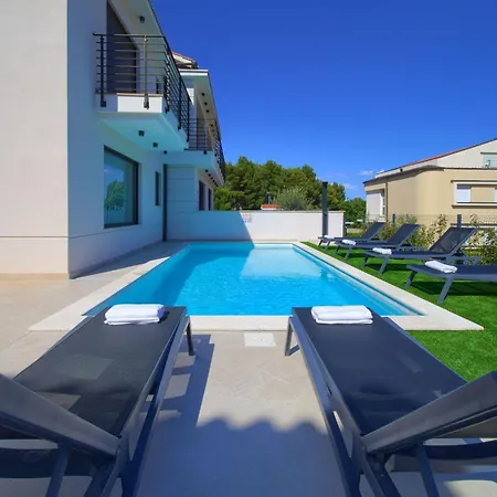 Lana Mit Schwimmbad By Interhome * Krk Town
