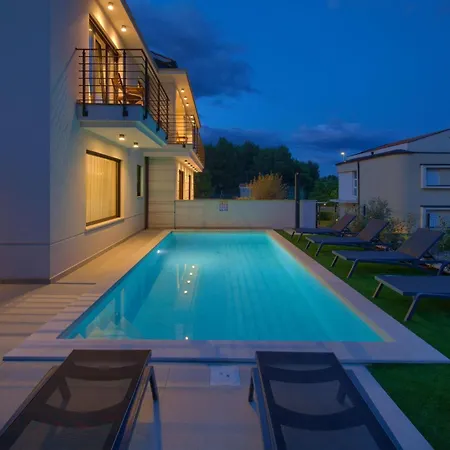 Lana Mit Schwimmbad By Interhome Tatil Evi Krk Town