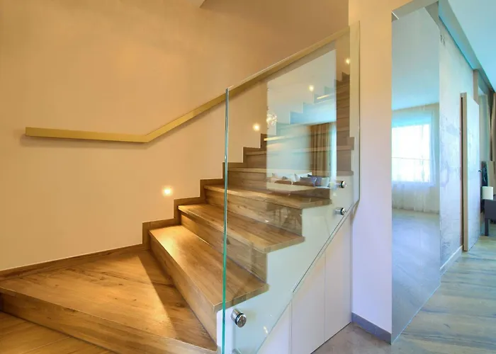 Сasa de vacaciones Lana Mit Schwimmbad By Interhome *