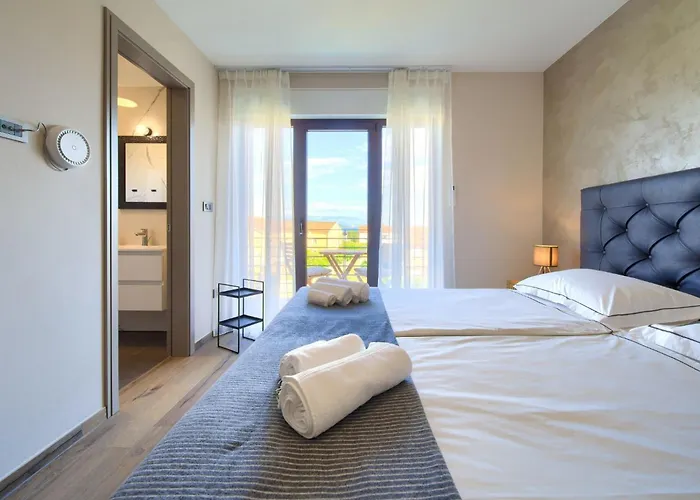 Сasa de vacaciones Lana Mit Schwimmbad By Interhome Krk Town
